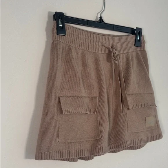 ALO Yoga Scholar Knit Cargo Skirt in Gravel - S is available for